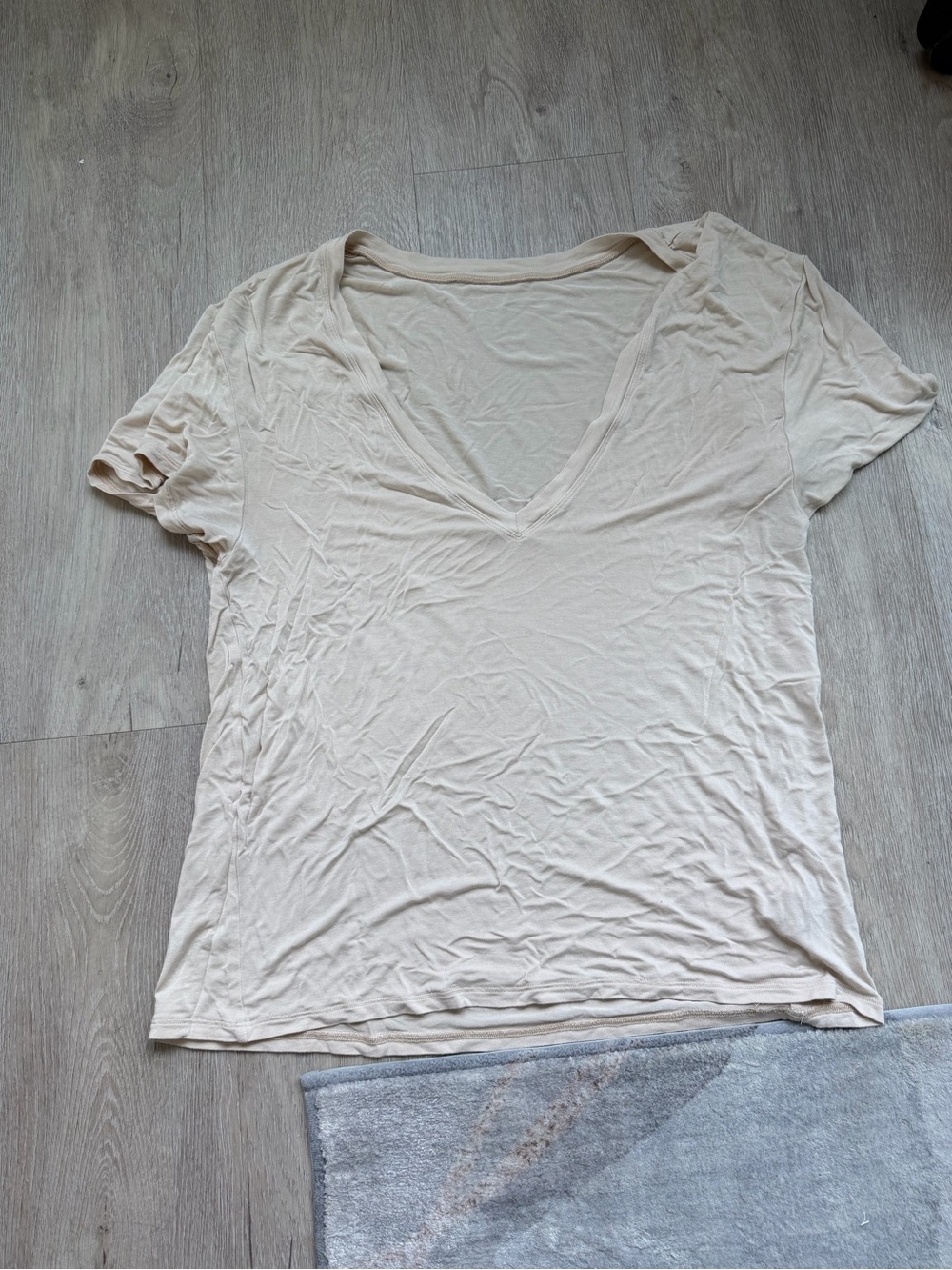 BuffBunny Collection V-Neck Short Sleeve Tee in Cream